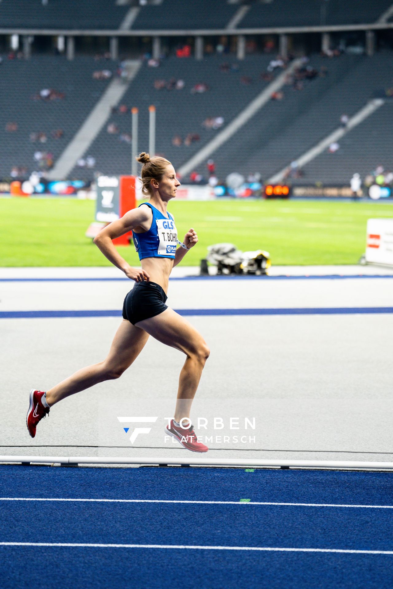 Tina Boehm (OTB Osnabrueck) ueber 3000m Hindernis waehrend der deutschen Leichtathletik-Meisterschaften im Olympiastadion am 25.06.2022 in Berlin